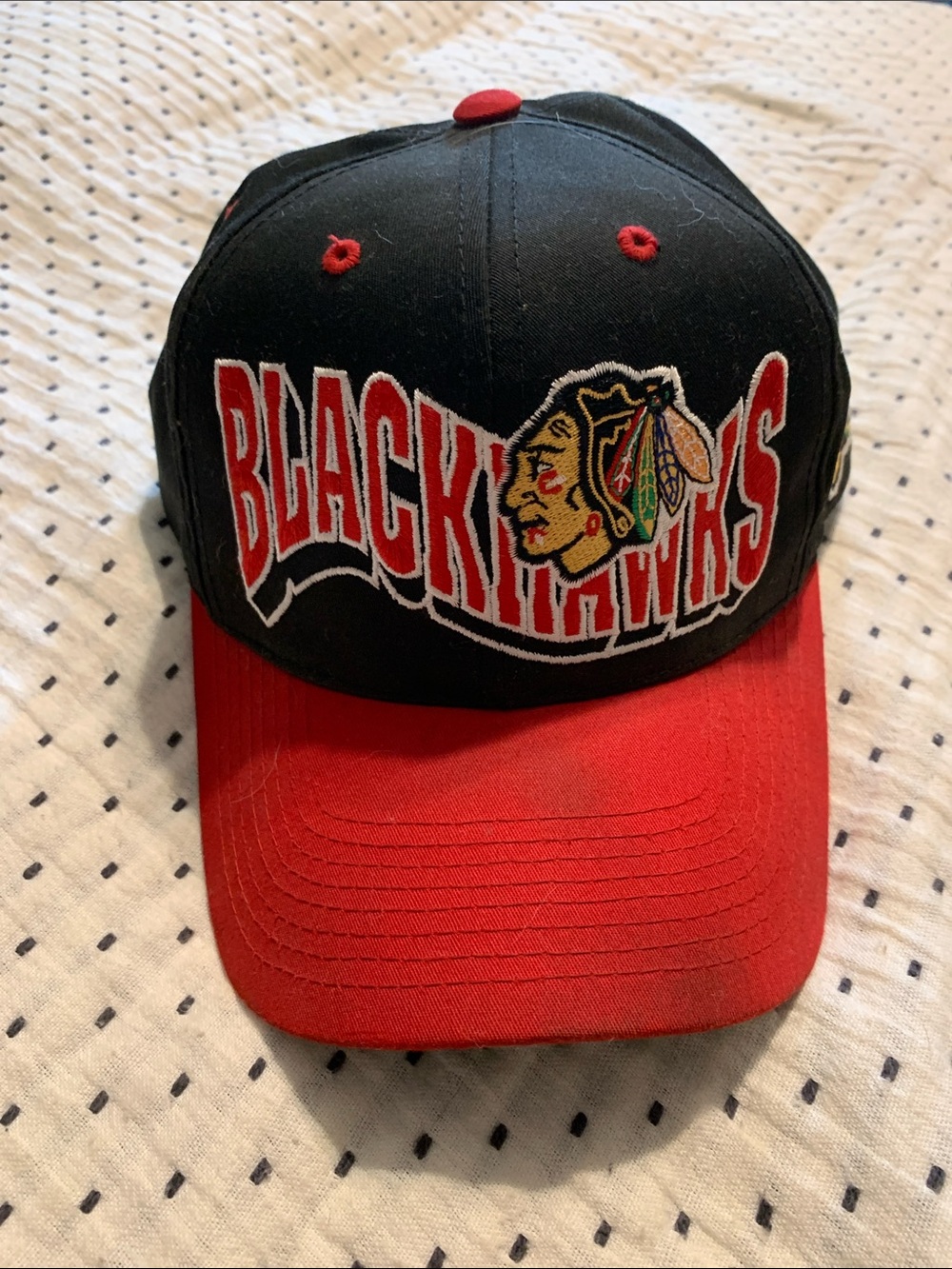 Chicago Blackhawks Vintage Red and Black Baseball Cap